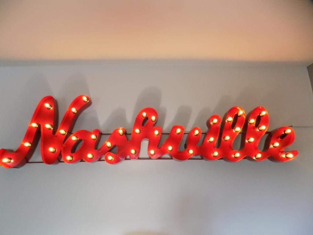 Heart Of Downtown/walk To Broadway & The Action/bars/music Venues/honky Tonks! Apartment