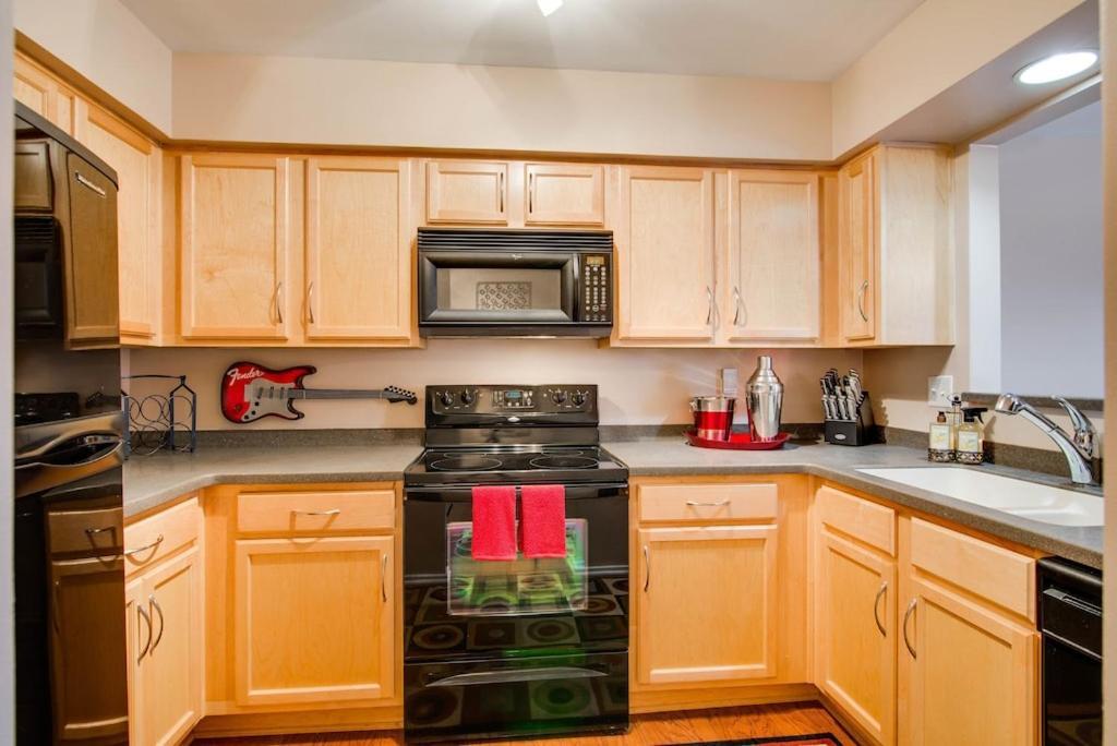 Apartment Heart Of Downtown/walk To Broadway & The Action/bars/music Venues/honky Tonks! Nashville