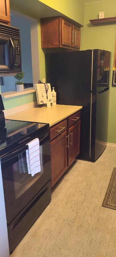 Captain's Quarters Riverfront #2 Apartment