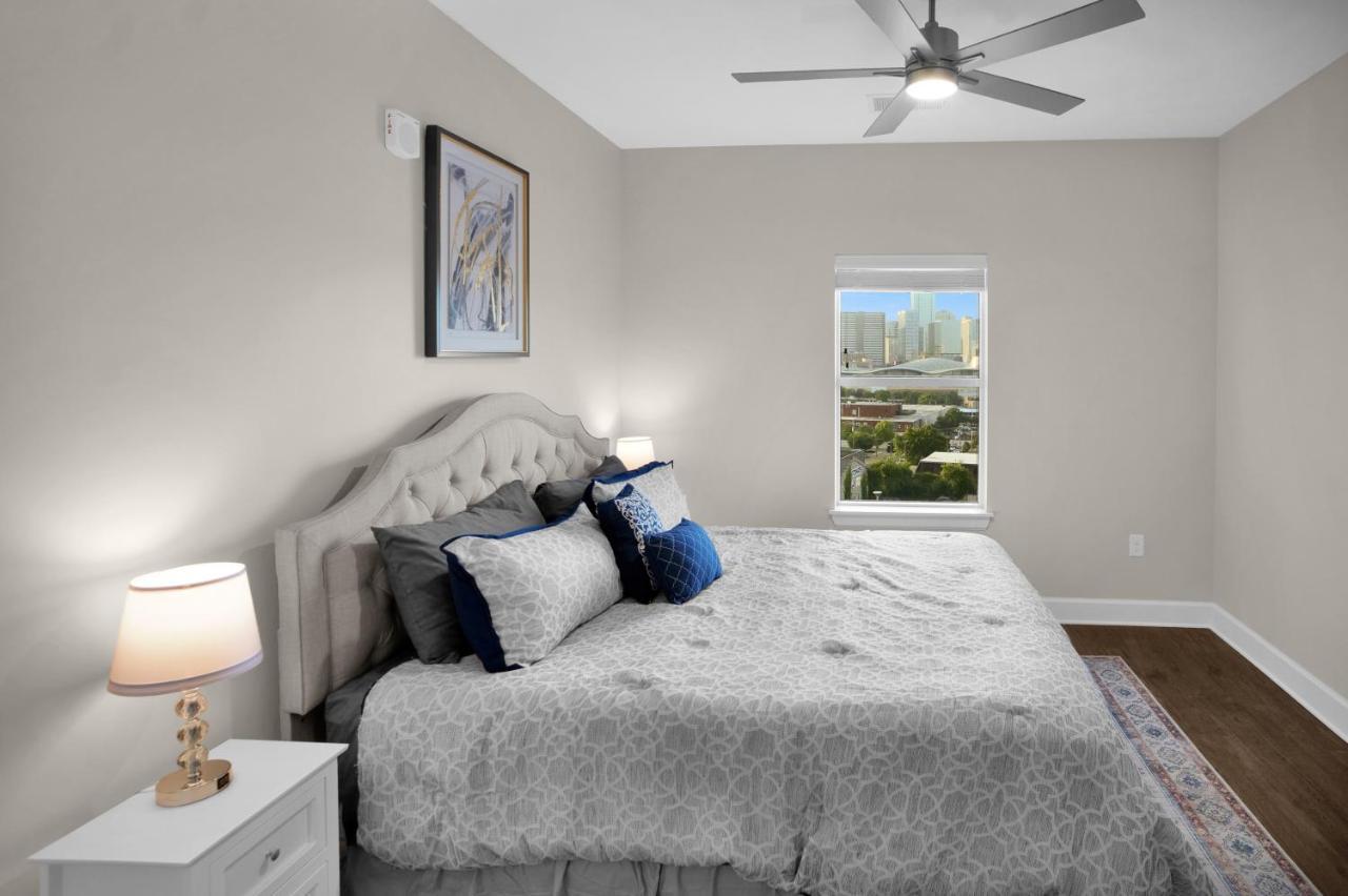 Apartment Palatial Abode With Downtown View & Free Parking