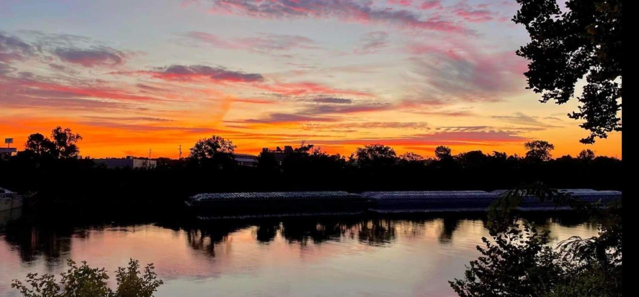 Heart Of Downtown/walk To Broadway & The Action/bars/music Venues/honky Tonks! Apartment