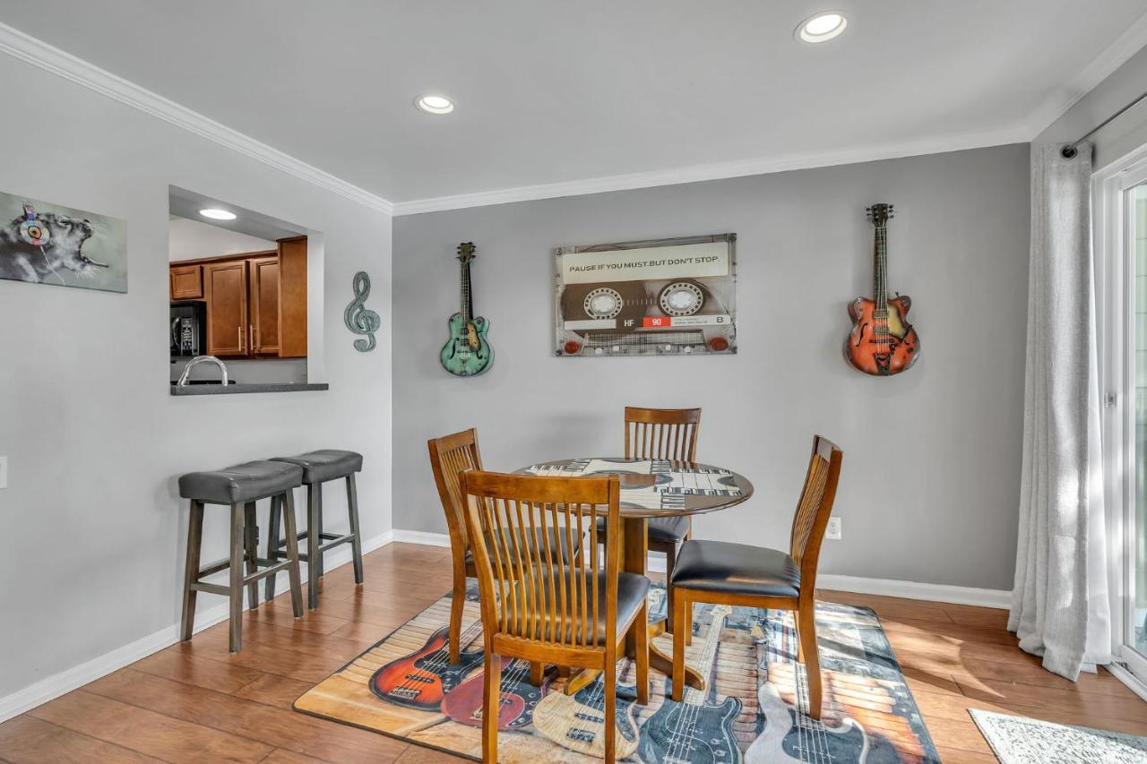 Nash Star Private - 2bed, 2bath, Sleep 6, 25 Min Walk To Broadway And Attractions, Pool, Gym Nashville