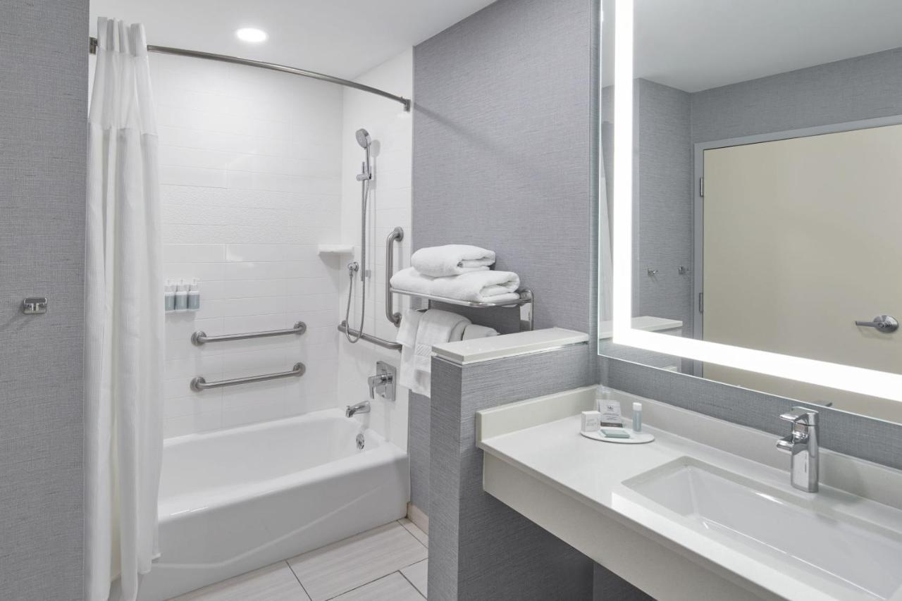 Fairfield And By Marriott Downtown/the Gulch Hotel 3*