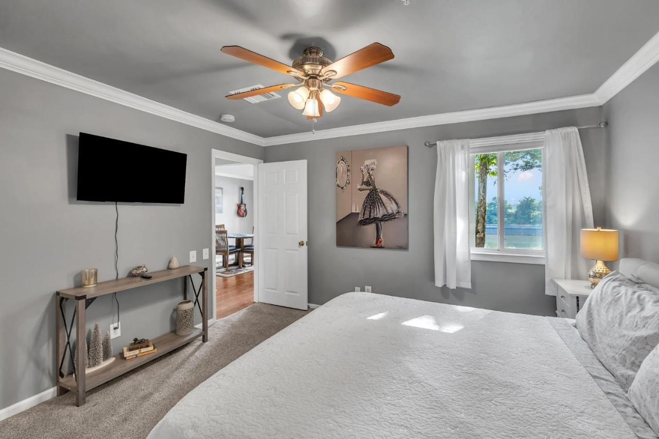 Nash Star Private - 2bed, 2bath, Sleep 6, 25 Min Walk To Broadway And Attractions, Pool, Gym Nashville