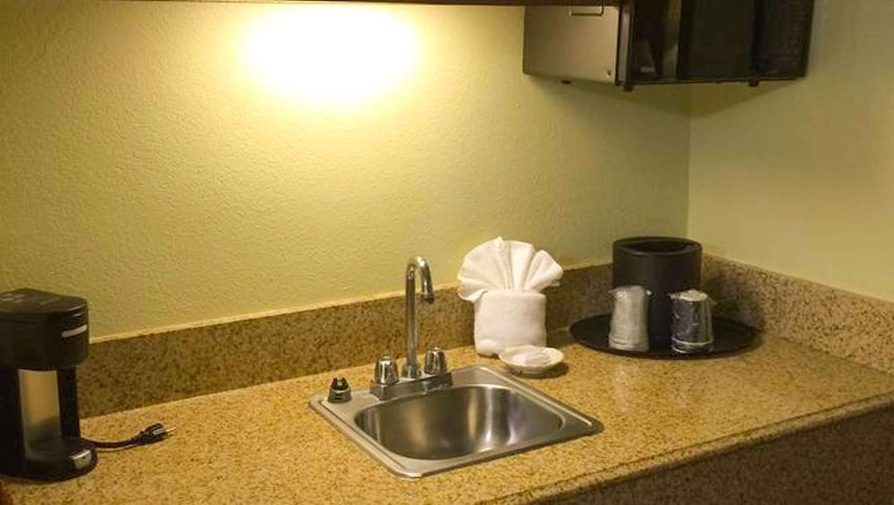 Alexis And Nashville