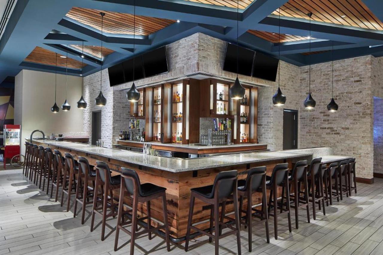 Hotel Embassy By Hilton Downtown