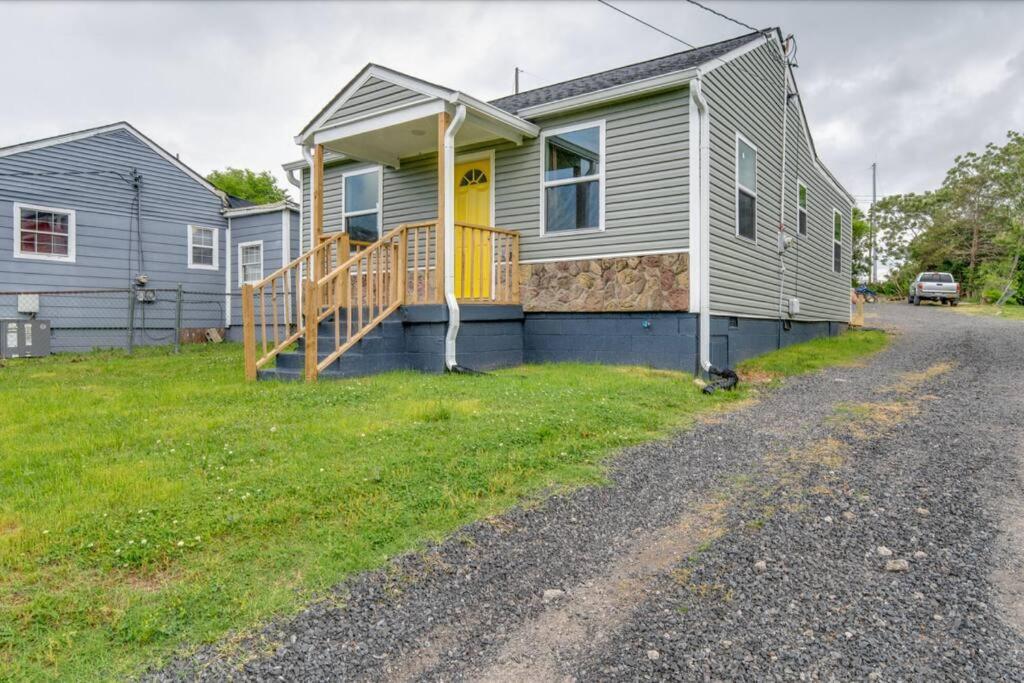 Holiday home Hot Tub Getaway Close To Downtown! *