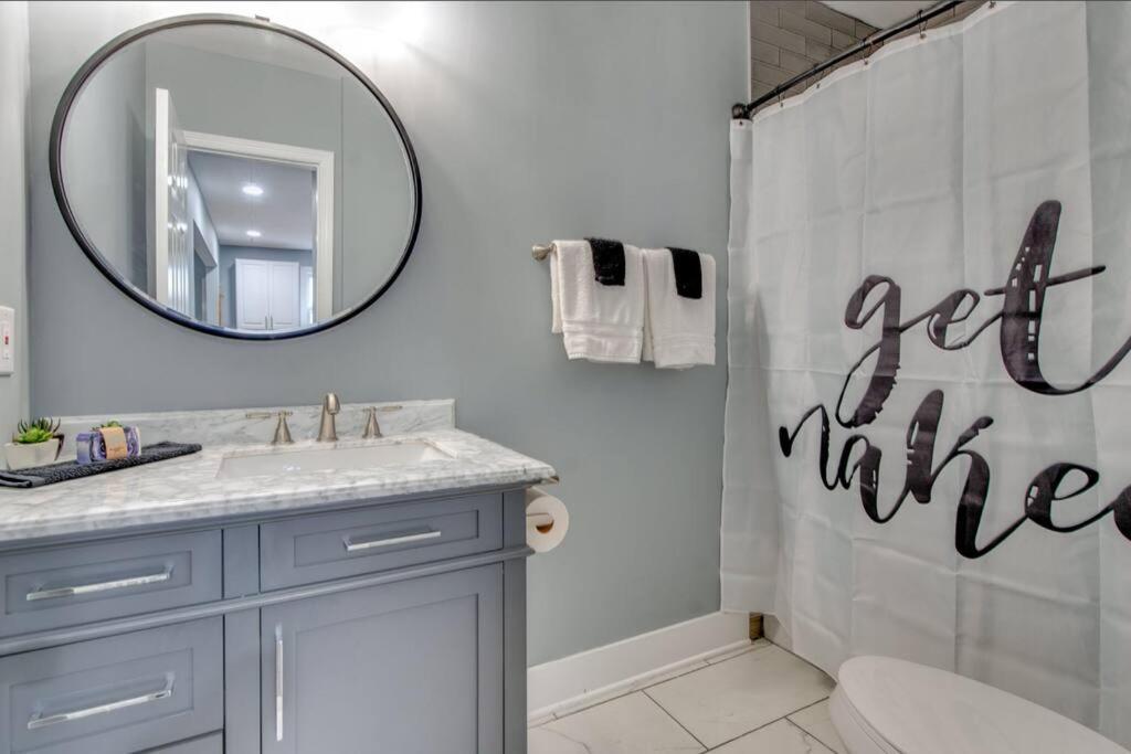 Holiday home Hot Tub Getaway Close To Downtown!