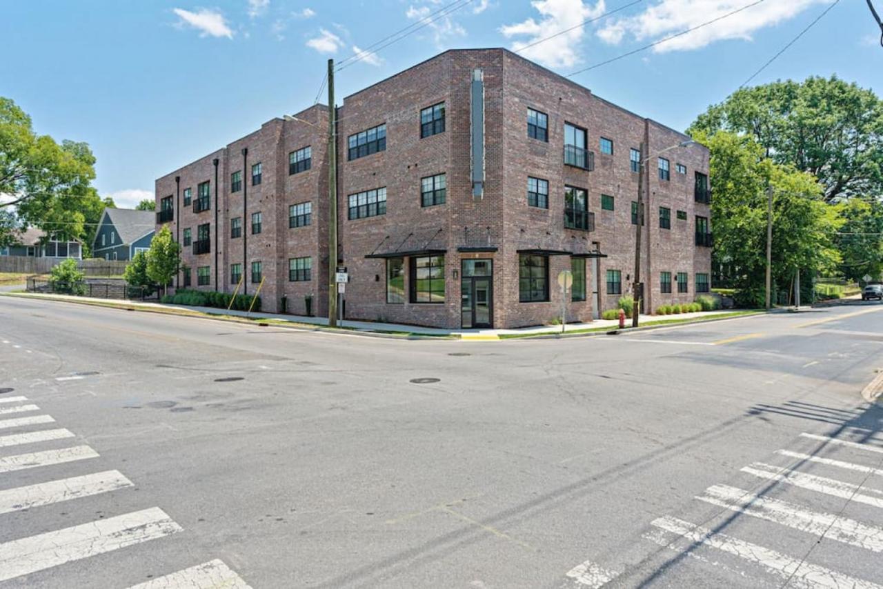 Modern Spacious With Parking By Downtown Broadway *