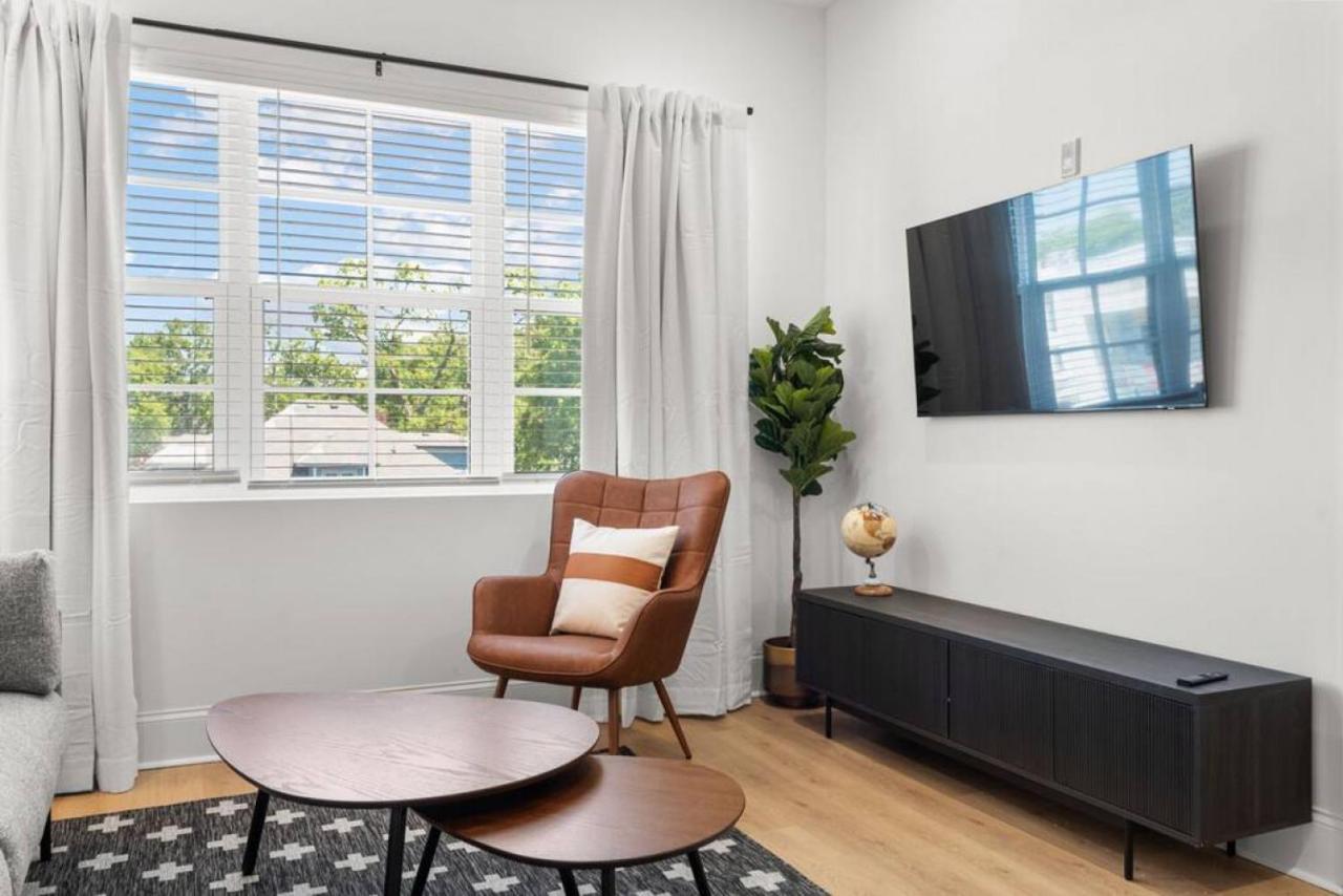 Chic And Cozy Designer 3 Miles To Downtown