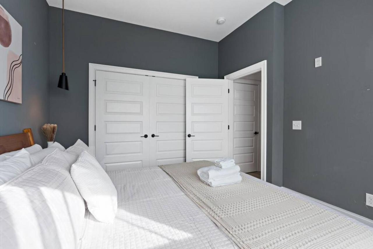 Modern East 3 Miles To Downtown Apartment *