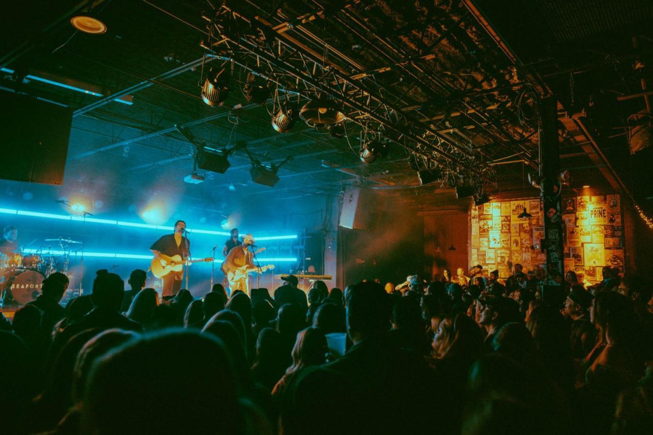 Modern Spacious With Parking By Downtown Broadway * Nashville