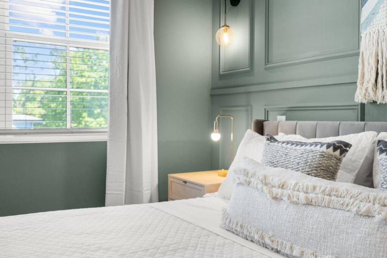 Chic And Cozy Designer 3 Miles To Downtown *