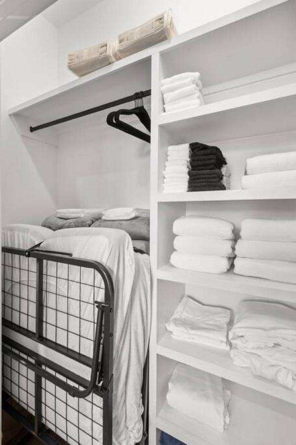 Apartment Chic And Cozy Designer 3 Miles To Downtown *