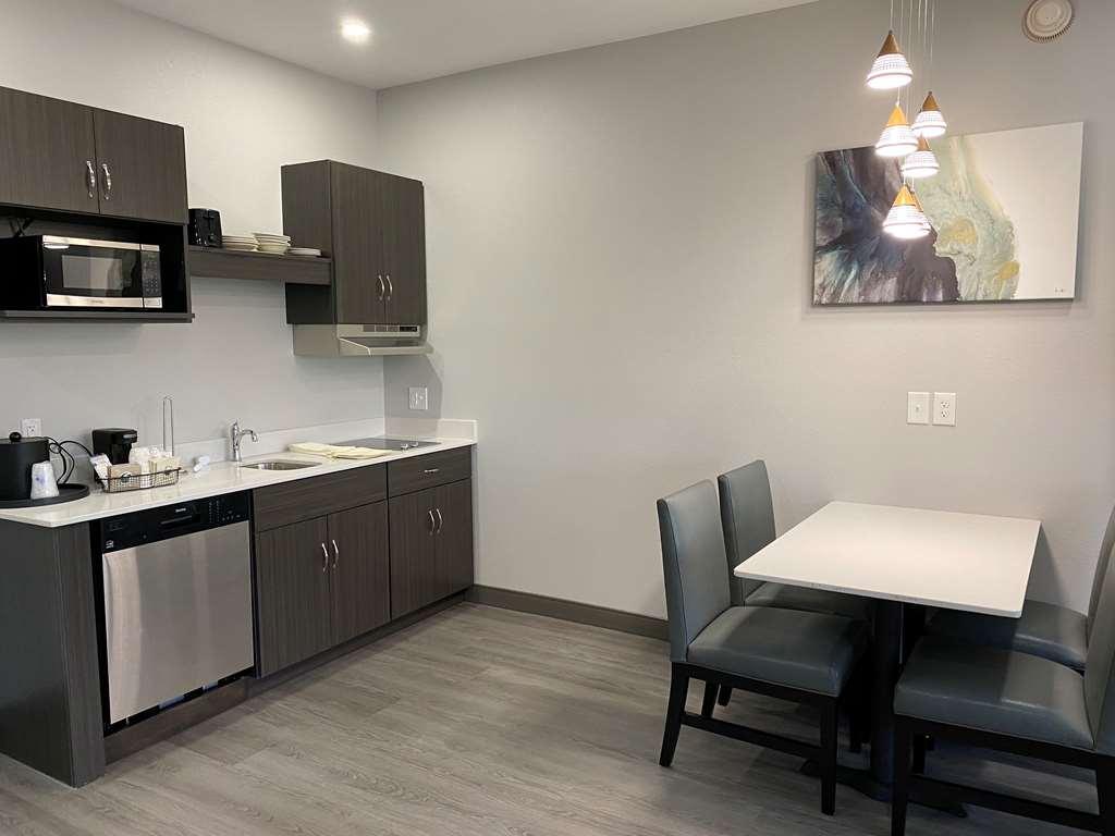 Western Executive Residency Antioch 2*