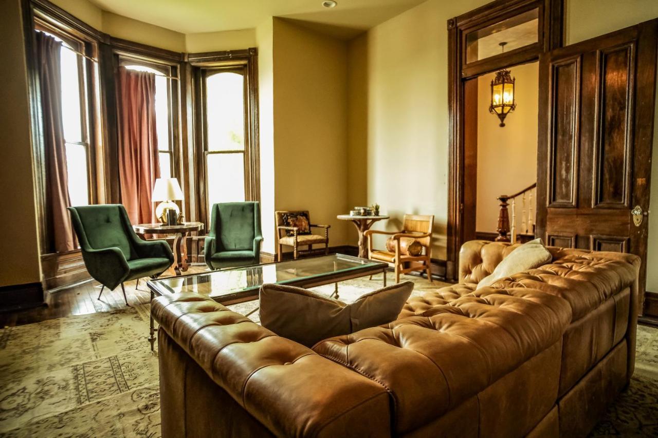 Henrie House I Luxury 4br Downtown Historic Gem With Library & Patio Holiday home