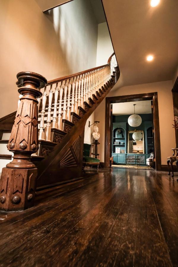 Holiday home Henrie House I Luxury 4br Downtown Historic Gem With Library & Patio *