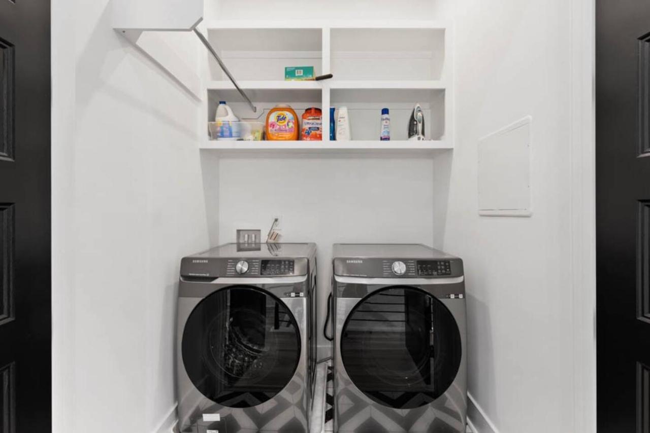 Holiday home Urban Oasis: Modern Luxury Near Downtown *