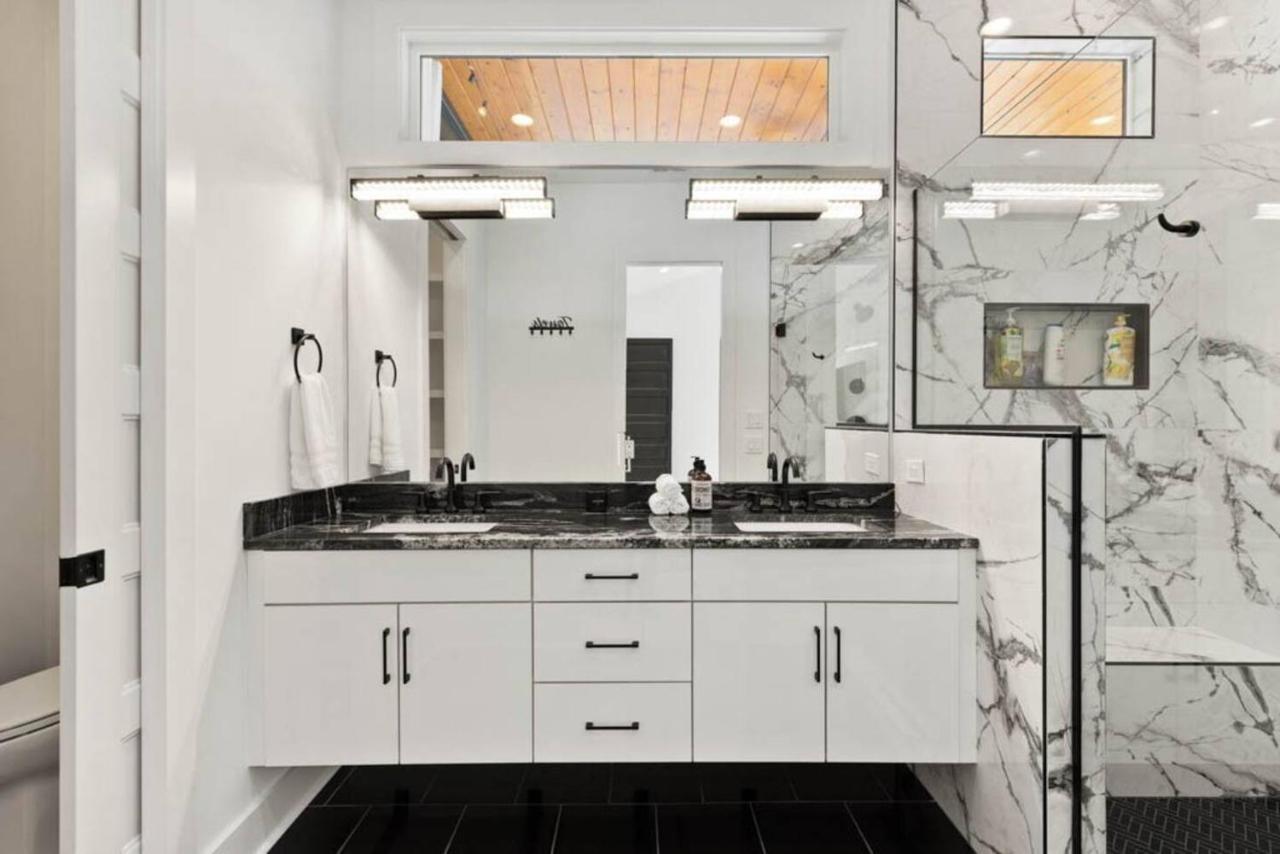 Holiday home Urban Oasis: Modern Luxury Near Downtown