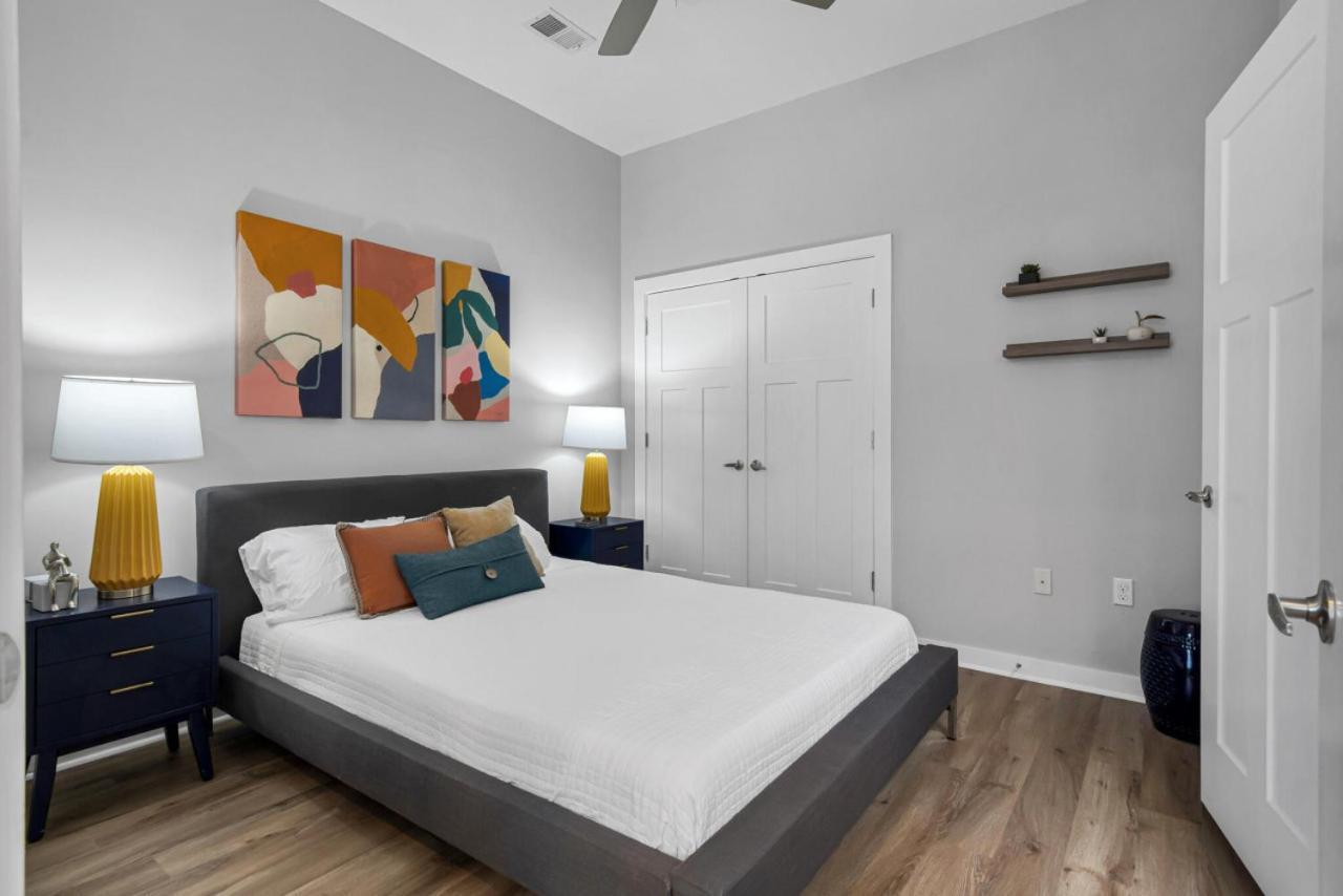 Lovely 2 Bedroom,3 Bed Near Restaurants, Bars, Shopping And Vanderbilt, Belmont Holiday home