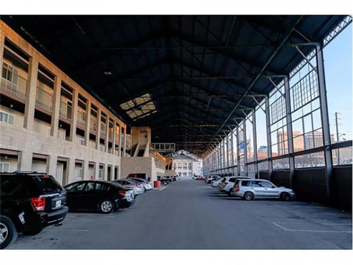 Holiday home 2 Bedroom, 2 Bath Riverfront View, Walk To Downtown Nashville