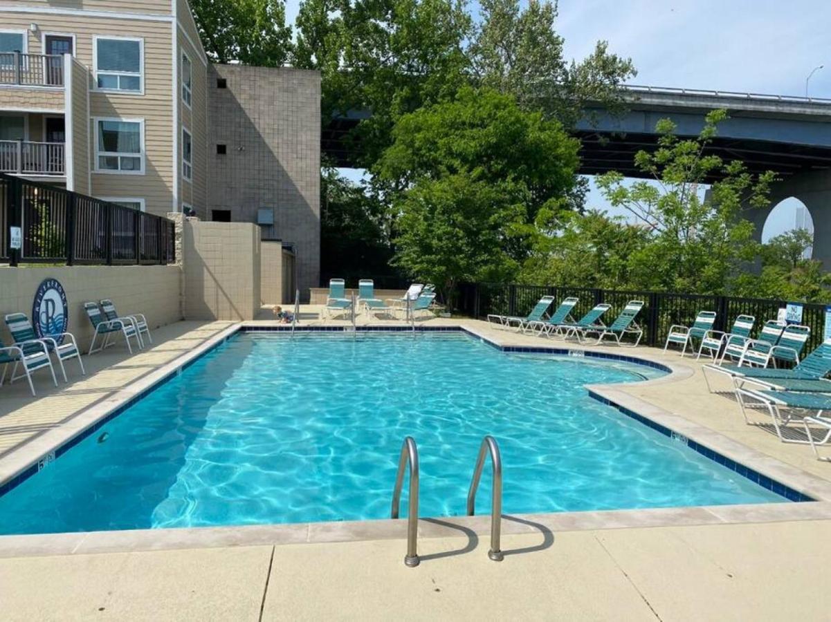 Apartment With Pool And Free Parking Walk Downtown & Germantown Nashville