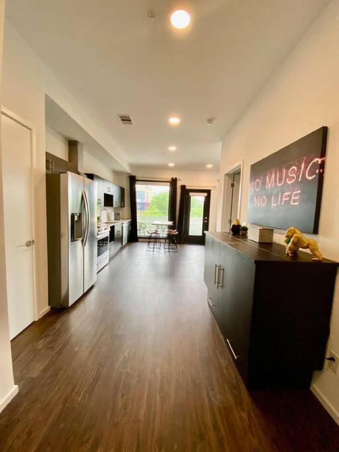 Chic Modern Pool, Patio, Parking Holiday home