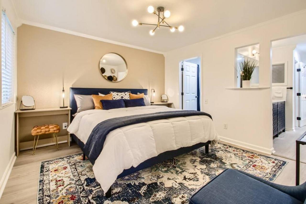 With Pool And Free Parking Walk Downtown & Germantown Apartment