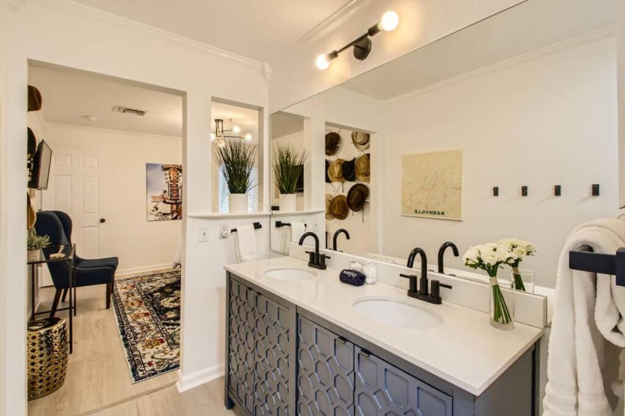 With Pool And Free Parking Walk Downtown & Germantown * Nashville