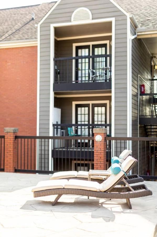 Stylish Downtown With Patio & Free Parking Apartment