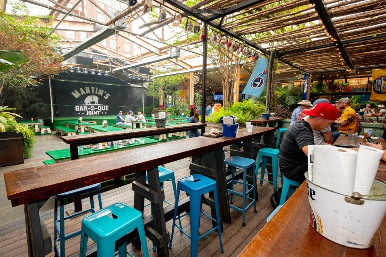 Stylish Downtown With Patio & Free Parking * Nashville