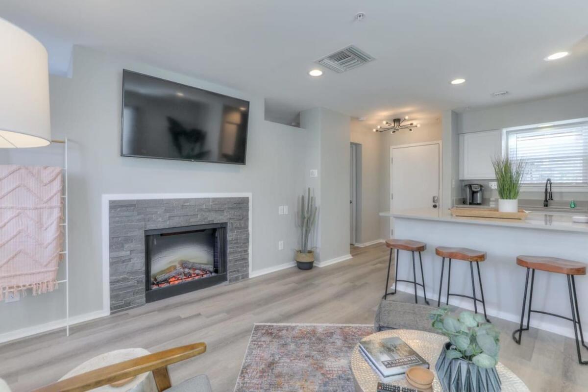 Walk To Broadway Riverfront With Pool *