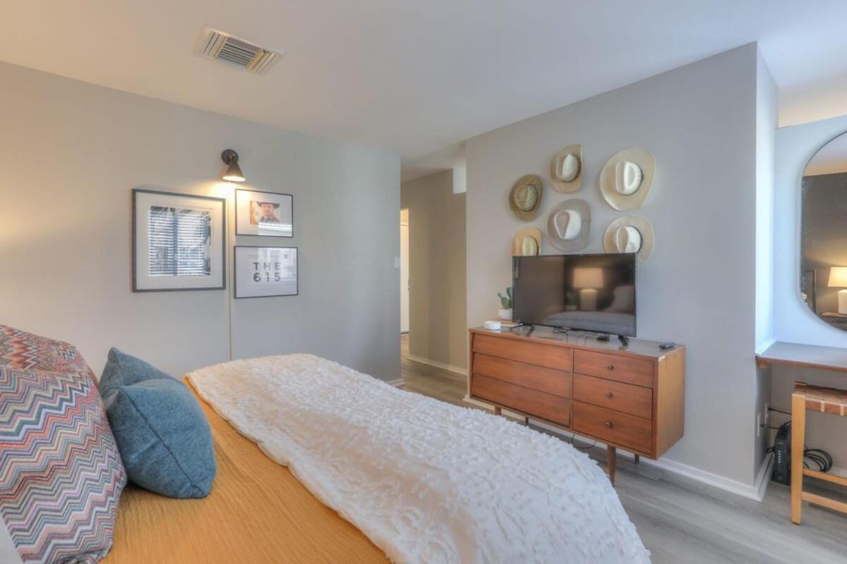 Apartment Walk To Broadway Riverfront With Pool