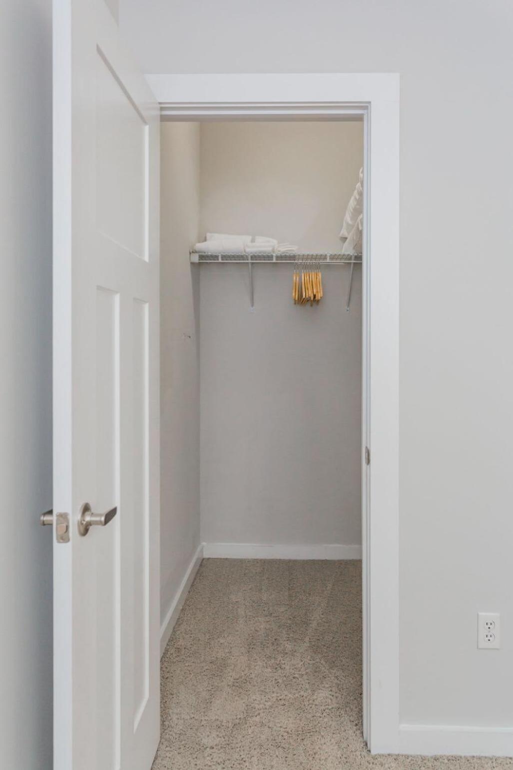 Apartment Two Cozysuites Spacious Music Row With Parking *