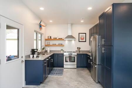Drummond House - Ada-friendly Retreat