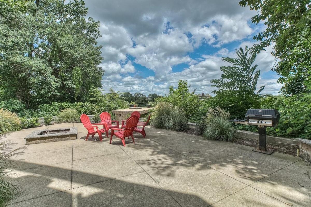 Walk To Broadway Riverfront With Pool