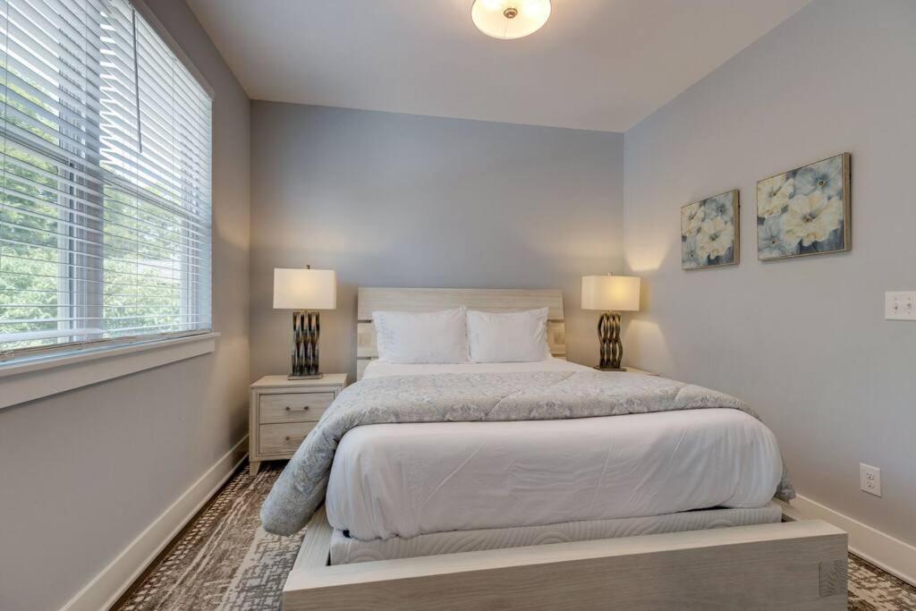 Holiday home New Townhome 5 Mins To Broadway Sleeps 8