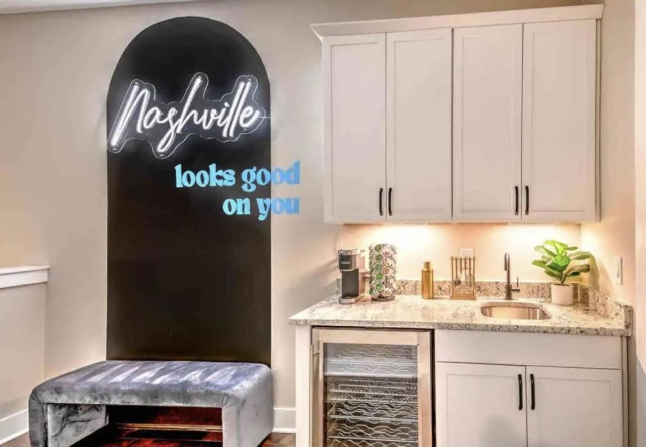 Luxury Four-story Home, Rooftop Deck With Views, Pingpong! Sleeps 12! * Nashville