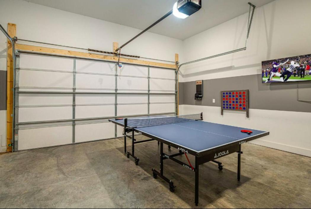Holiday home Luxury Four-story Home, Rooftop Deck With Views, Pingpong! Sleeps 12! *