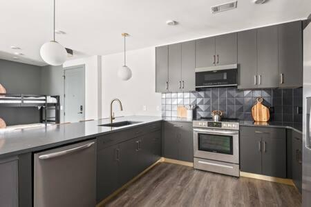 The Sobro - 6 Beds & 6 Blocks To Broadway *