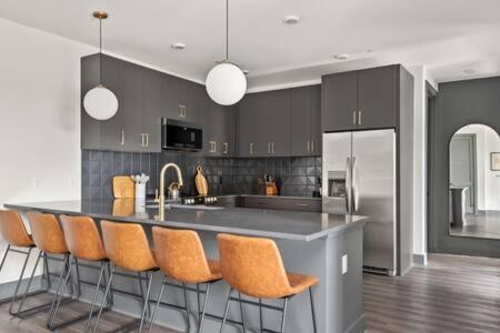 The Sobro - 6 Beds & 6 Blocks To Broadway