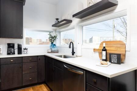 Cozy Urban Loft In The Heart Of The Nations Holiday home *