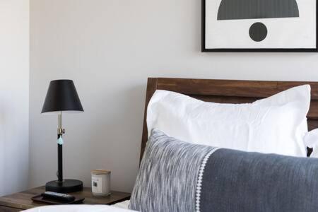 The Finley Loft - Quite Located In The Nations! *