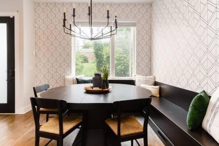 The Willow - Rooftop Lounge With Skyline Views *