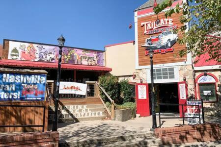 The Vinyl At Music Row Apartment