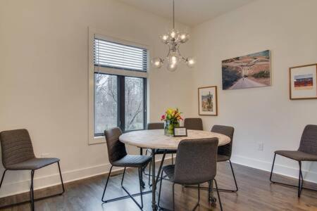 6 Bedroom Gulch Homes, Garages, Rooftops, Walk To Gulch 10 Mins To Broadway, 24 Hour Hospitality Team, Perfect For Groups Nashville