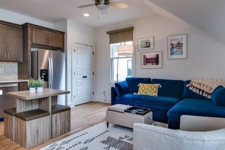 Modern East Retreat, Walk To Local Faves, Cozy Living Space, Smart Tvs & Fast Wifi, Full Kitchen, Garage & Workspace, Steps To Mas Tacos & Rosepepper, 10 Min To Broadway & Nissan Stadium, 24 Hr Hospitality * Nashville