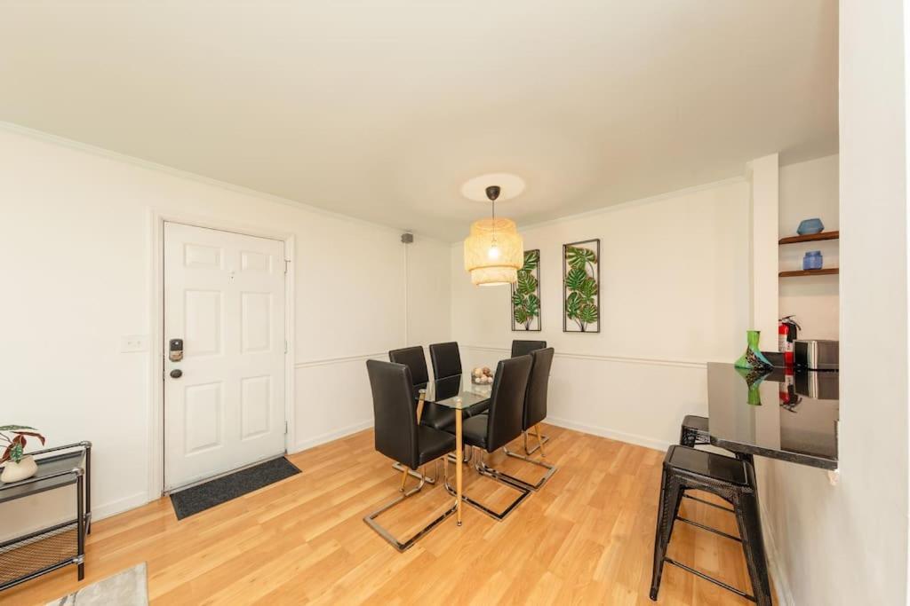 Apartment Modern 2br With Optional Parking Near Vanderbilt & Music Row, Walk To Centennial Park & Mins To Broadway Nashville