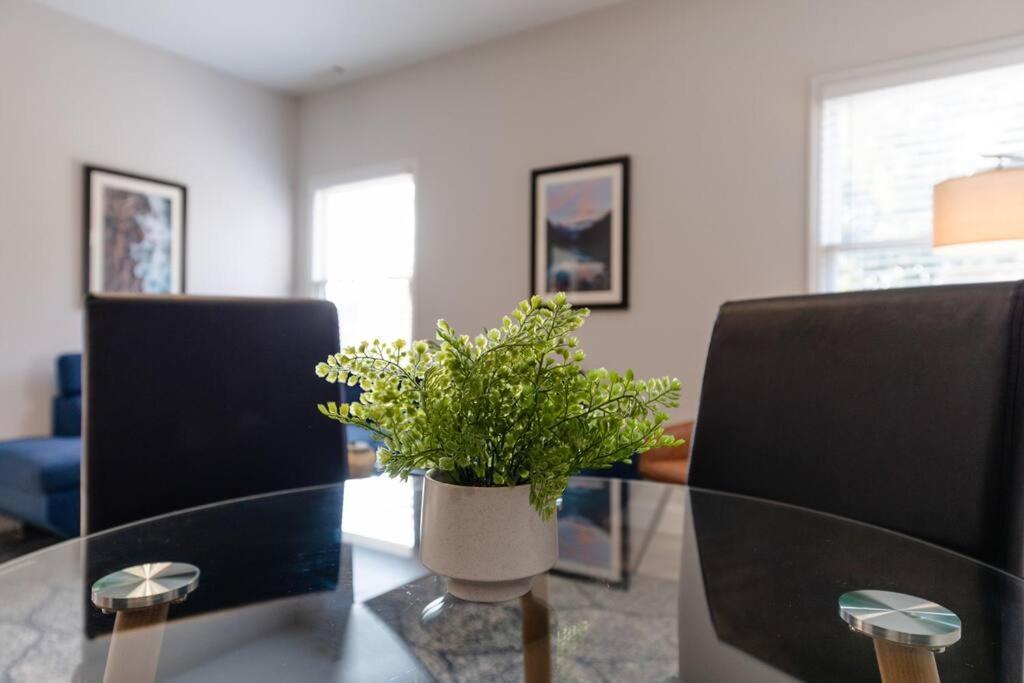 Apartment Mins To Broadway With 2 King Beds For Up To 6 Guests And Optional Garage Parking Nashville