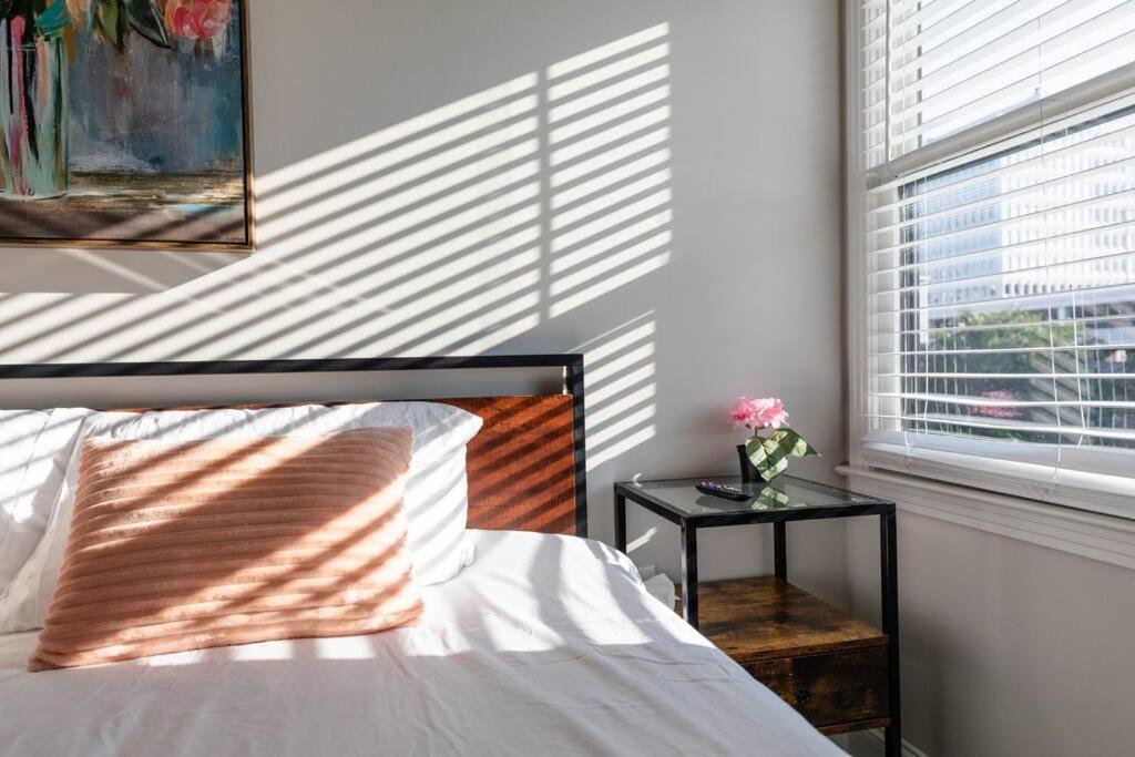 Mins To Broadway With 2 King Beds For Up To 6 Guests And Optional Garage Parking Apartment Nashville